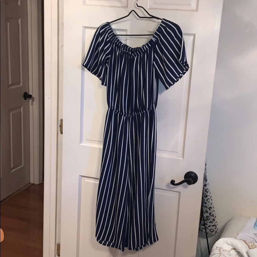 Woman’s navy and white H&M jump suit size small
